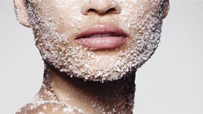 فوائد إستخدام الملح للبشرة للتخلص من هذه المشاكل