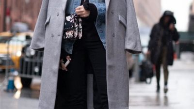 لإطلالة أنيقة دافئة.. 3 قطع من الملابس الشتوية لا تتغير موضتها أبدًا.. اقتنيها 