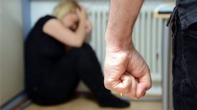  زوجة في دعوى طلاق أمام  محكمة الأسرة: «أنقذوني منه.. خايفة يقتلني»