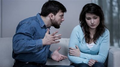 زوجة تعيش بعذاب: «زوجي دائم التنمر على شكلي ويحاول يفقدني ثقتي».. ما الحل؟ 