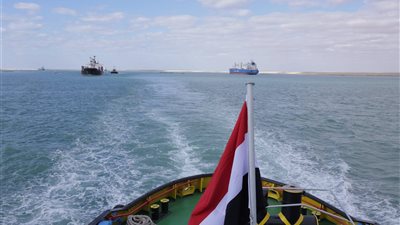 نجاح التشغيل التجريبي لمشروع ازدواج قناة السويس في البحيرات المرة الصغرى