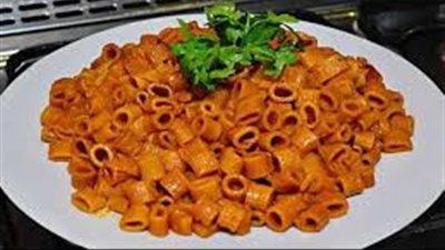 طريقة عمل المكرونة المحمرة السهلة في البيت