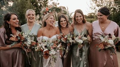 ما بين الدعم وحل المشكلات.. «هير نيوز» ترصد حكايات صديقات العروس في ليلة العمر 