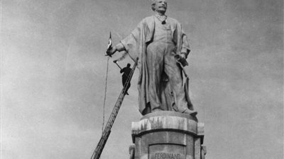 بعد إعلان محافظ بورسعيد عن عودته.. 10 معلومات تاريخية عن «تمثال ديليسبس»