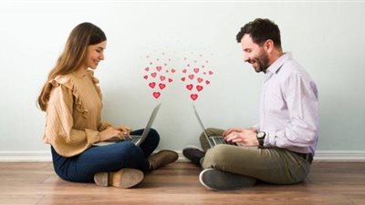 5 أفكار للحفاظ على علاقتك بخطيبك المسافر في الخارج 