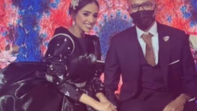 البلوجر تغريد لوبيا تكشف مفاجأة عن خطيبها.. وسر ارتدائه الكماكة في الخطوبة 