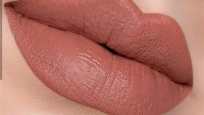 للبشرة الخمرية.. 4 ألوان روج تبرز جمال بشرتك 