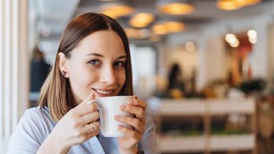 هل الإفراط في تناول الشاي يسبب تساقط الشعر؟.. خبراء يجيبون