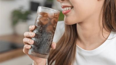 مخاطر غير متوقعة.. هذا ما يحدث لجسمك عندما تشرب المشروبات الغازية يوميًا