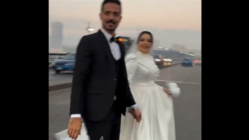 عروسين عبر منصات