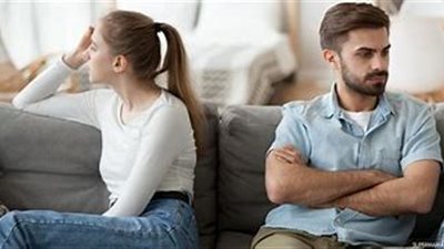 أمي لا تحب زوجي والعلاقة سيئة.. ماذا أفعل؟