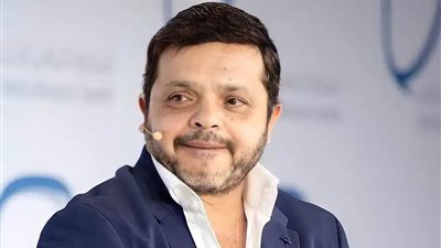 «60 سنة كفاح».. نجل محمد هنيدي يحتفل بعيد ميلاد والده بطريقة طريفة 