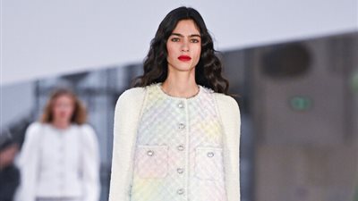 لولي باهيا تتألق في عرض أزياء شانيل بأسبوع الموضة في باريس 2025 (صور)