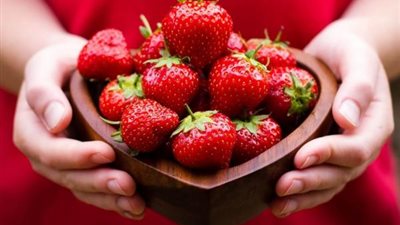 تفسير حلم أكل الفراولة في المنام  للعزباء والمتزوجة والحامل