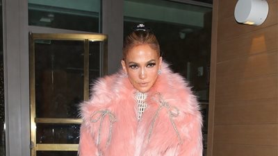 أبرز إطلالات نجمات هوليوود في حفل جرامي 2025 (صور)