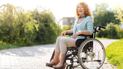 لذوي الإعاقة الحركية.. تعرف على الأنواع والعوامل المهمة في اختيار الكراسي المتحركة