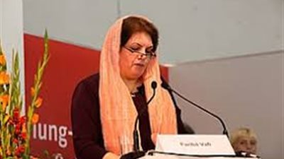 فاريبا وفي | كاتبة إيرانية بدأت موهبتها منذ الطفولة