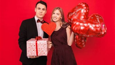 6 أفكار هدايا تجميل لخطيبتك إذا تحب المكياج في عيد الحب 2025 (صور)