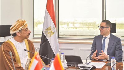 مصر وعمان توقعان مذكرة تفاهم في الاستثمار بالزراعة والسياحة والنقل والخدمات اللوجستية 