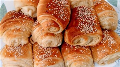 لنحضير لانش بوكس المدارس أو العمل.. طريقة عمل الباتية بالجبنة مثل المخابز