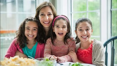 كيف تبني علاقة حب قوية بين الأشقاء؟ نصائح لتعزيز الروابط الأسرية