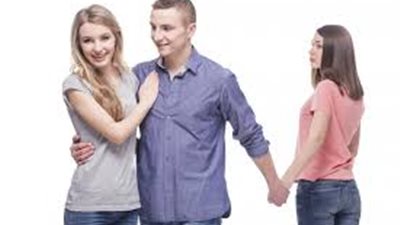 أحببت فتاة وأنا رجل متزوج؟.. ماذا أفعل؟