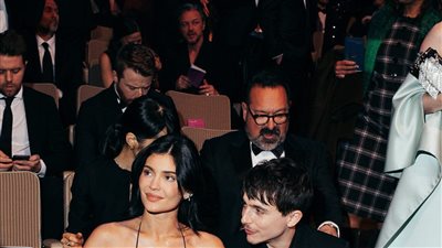 كايلي جينر وتيموثي شالاميت حديث الساعة بعد ظهورهما الحميمي في البافتا 