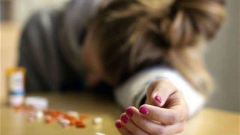 انتحار طالبتان البحيرة