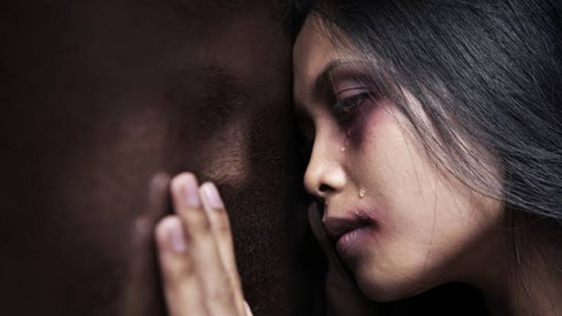 مشكلة فتاة عبر منصات