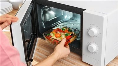 قد تصيبك بالتسمم.. احذري إعادة تسخين 7 أطعمة بعد طبخها