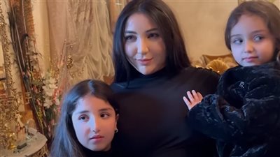 دنيا بطمة تثير تفاعل واسع عقب لقائها ببناتها بعد خروجها من السجن 