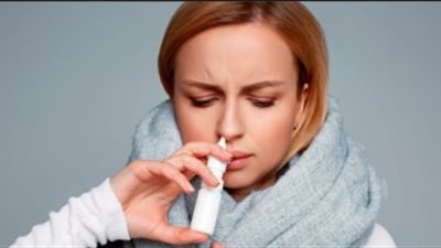 إزاي تستخدم بخاخ الأنف لعلاج نزلات البرد والأنفلونزا؟.. الصحة تجيب