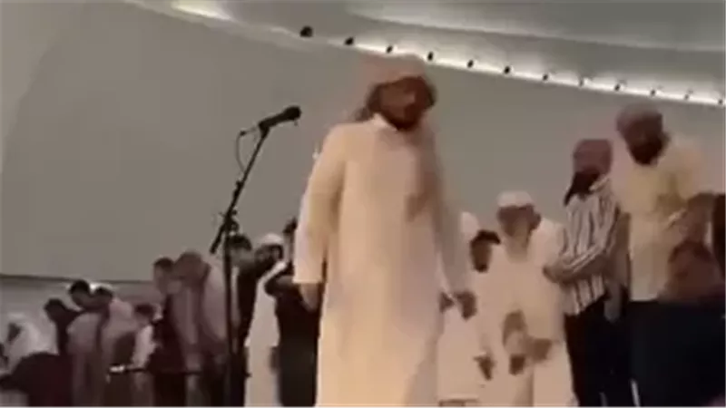 إمام مسجد يترك الصلاة