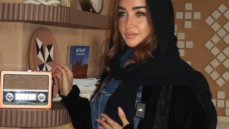 هنا الزاهد بالحجاب