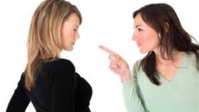 أخت زوجي ضربتني.. ماذا أفعل معها؟