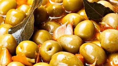 مثل المحلات .. طريقة عمل مخلل الزيتون في المنزل بخطوات بسيطة 