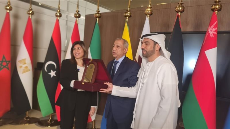 الدكتور إسماعيل