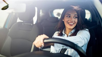 تفسير حلم رؤية السيارة السوداء في المنام للعزباء والمتزوجة والحامل