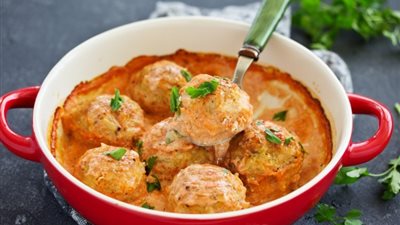 طريقة عمل كرات الكفتة بالصلصة والكريمة على سفرة رمضان 2025