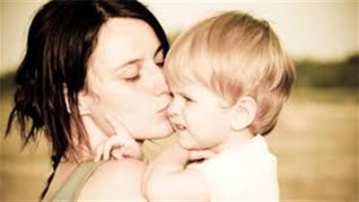 طفلي عمره 3 سنوات ويقوم بحركات جنسية.. ماذا أفعل؟