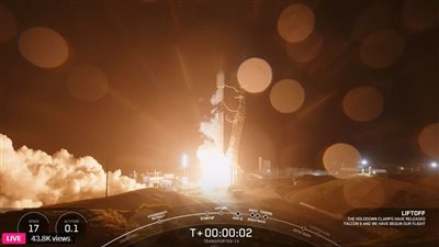 البحرين تطلق القمر الصناعي 