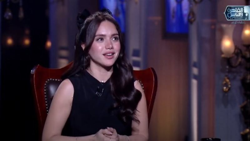 الفنانة رنا رئيس