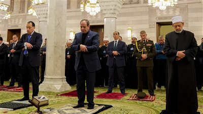 بالصور.. الرئيس السيسي يزور مسجد السيدة نفيسة