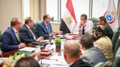 «الصحة» تبحث سبل ترشيد استهلاك المنتجات المحلاة بالسكر للحد من الأمراض المزمنة