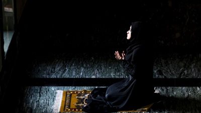 ما حكم صلاة التهجد للنساء وكيفية أداءها؟.. «الإفتاء تُجيب»