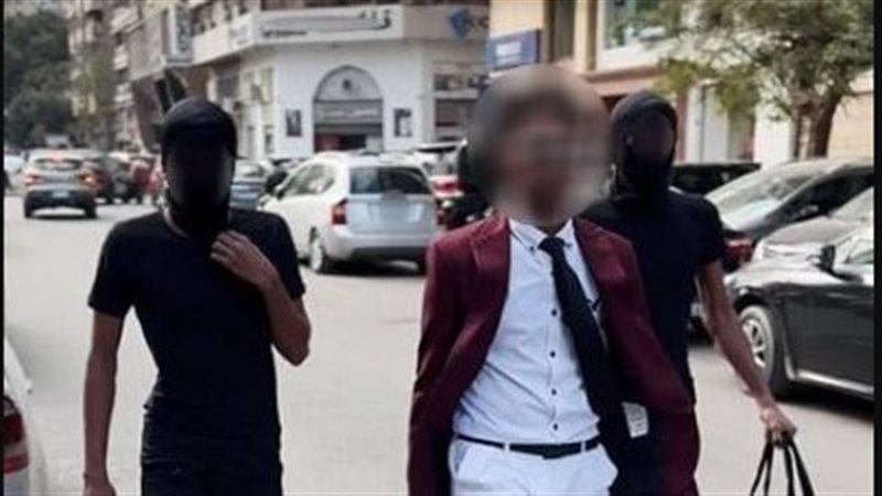 القبض على بلوجر وأصدقائه