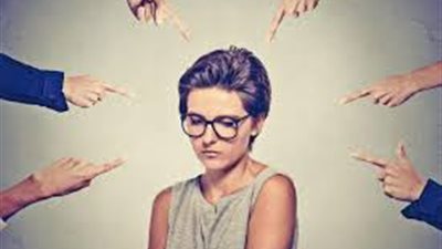 مطلقة وأهلي يتحكمون في كل حياتي.. ماذا أفعل؟