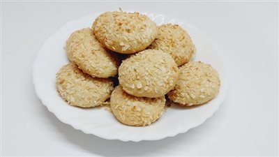 حلويات عيد الفطر 2025 .. طريقة عمل كوكيز جوز الهند فى مطبخك