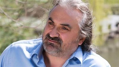 لحظة وفاة فولكان كوناك نجم الأغنية التركية الشعبية على المسرح (صور)