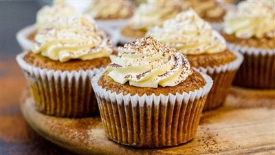 طريقة عمل كب كيك التيراميسو بخطوات سهلة وسريعة في مطبخك